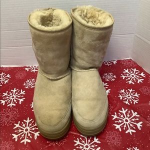 UGG classic short boots size 8